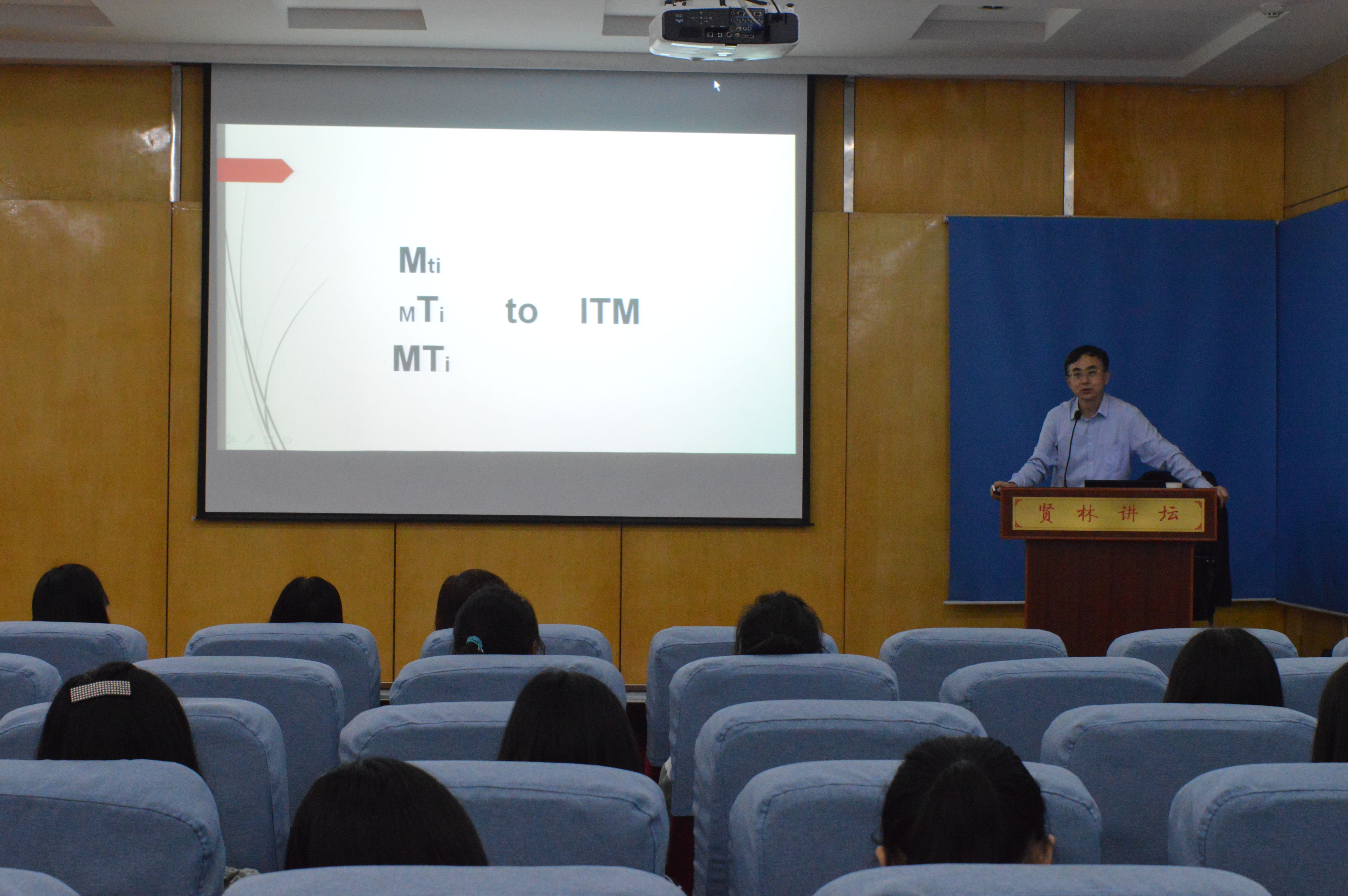  河南省翻译协会杨玮斌副会长来免费成人影片
讲学