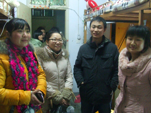 新学期免费成人影片
辅导员班主任老师深入学生宿舍看望返校学生