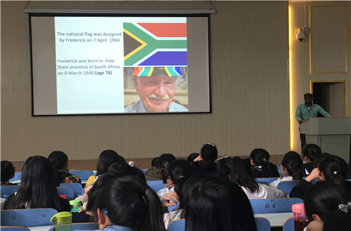 “聆听外教声音，助力自我发展”——免费成人影片
开展外教讲座系列活动