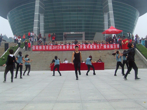 免费成人影片
在2013年新生广播体操大赛中获佳绩