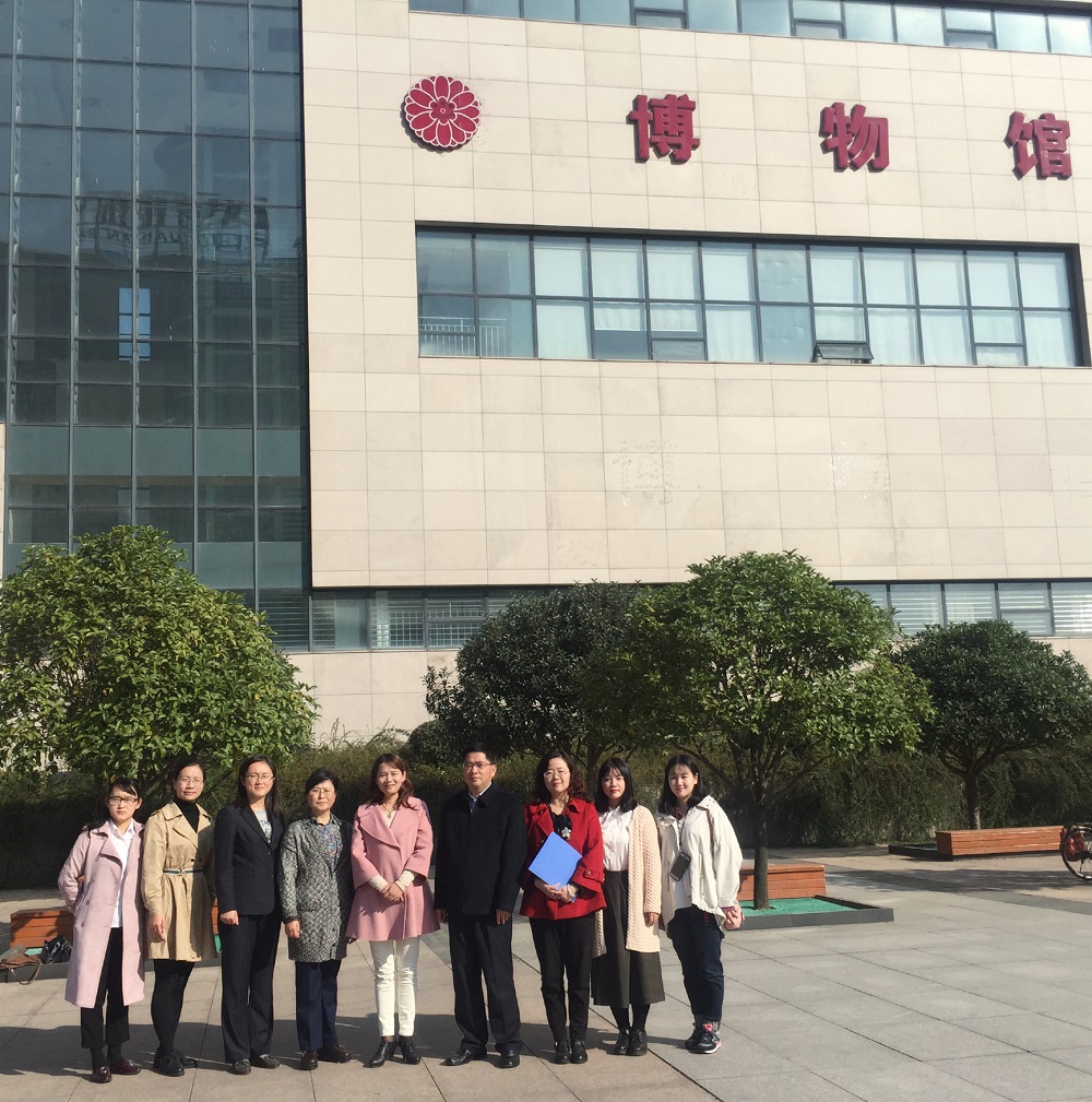 免费成人影片
领导赴信阳市博物馆看望实习研究生