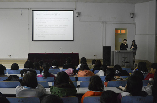 免费成人影片
举办 “人与朱鹮和谐共存”讲座