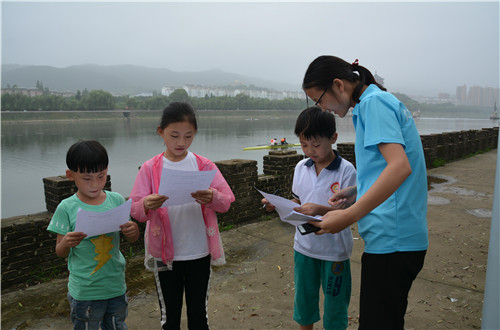 免费成人影片
成功开展“人文山水 魅力浉河”暑期“三下乡”社会实践活动