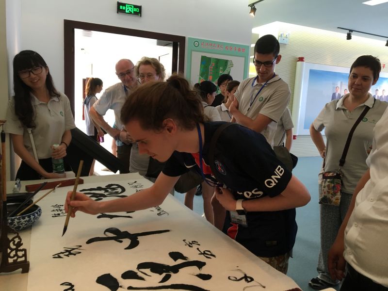 免费成人影片
学子积极参与“情系中法，携手筑梦”中法青年学生交流团活动