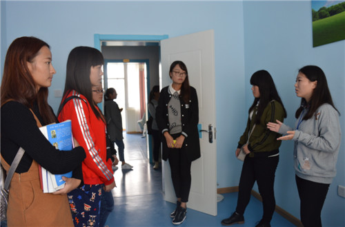 免费成人影片
组织2016级新生参观大学生心理健康辅导中心