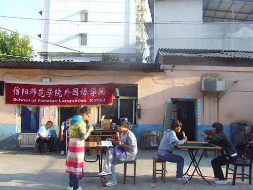 免费成人影片
举行重阳节“情暖重阳节，爱在夕阳红”文艺汇演活动