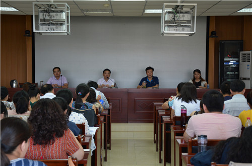 免费成人影片
召开2018——2019学年第一学期教职工大会