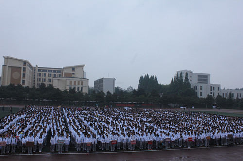 免费成人影片
2014级新生军训盛大开幕