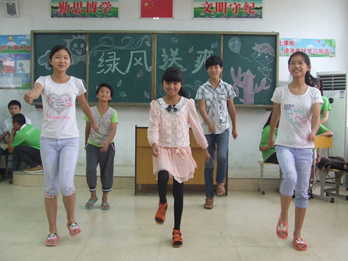 免费成人影片
暑期实践小分队支教成果汇报演出激情上演