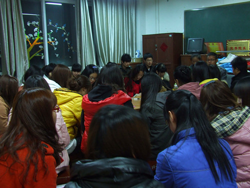 免费成人影片
多途径组织学生关注学习“两会”精神