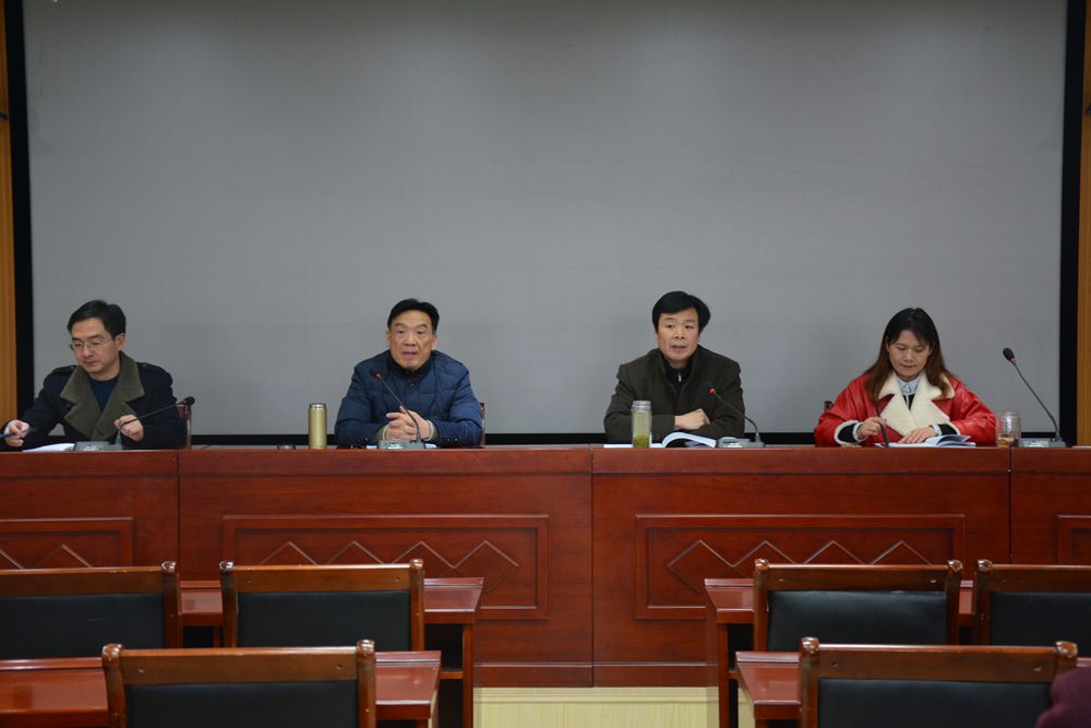 免费成人影片
召开新学期教职工大会