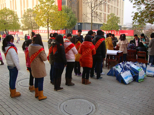 免费成人影片
积极参与2013届毕业生就业招聘双选会