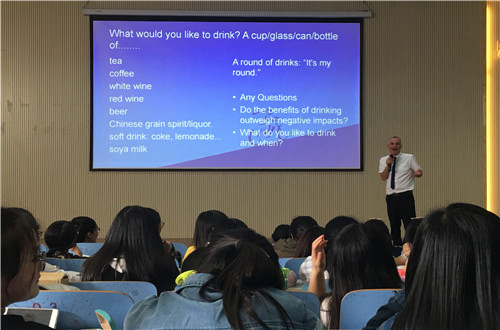 “聆听外教声音，助力自我发展”——免费成人影片
开展外教讲座系列活动