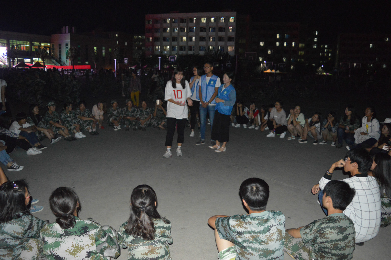 免费成人影片
积极组织新生开展心理素质拓展活动