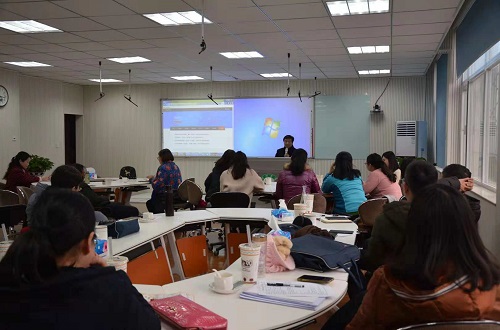 免费成人影片
举办“混合式教学背景下的网络空间建设”教学沙龙活动