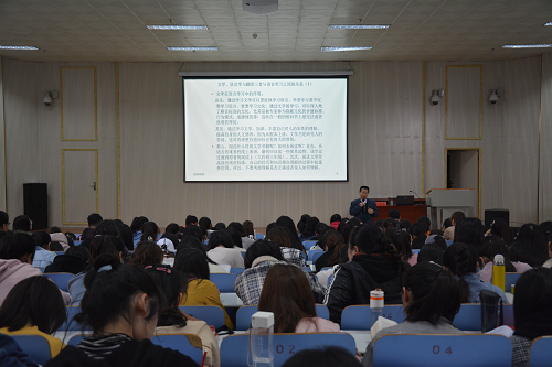 山东大学刘振前教授来免费成人影片
开展学术交流