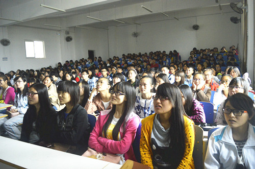 免费成人影片
开展新生安全教育活动