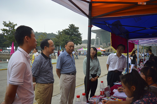 免费成人影片
喜迎2014级新生