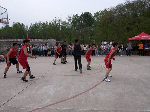 免费成人影片
男篮再战“谭山杯”篮球赛