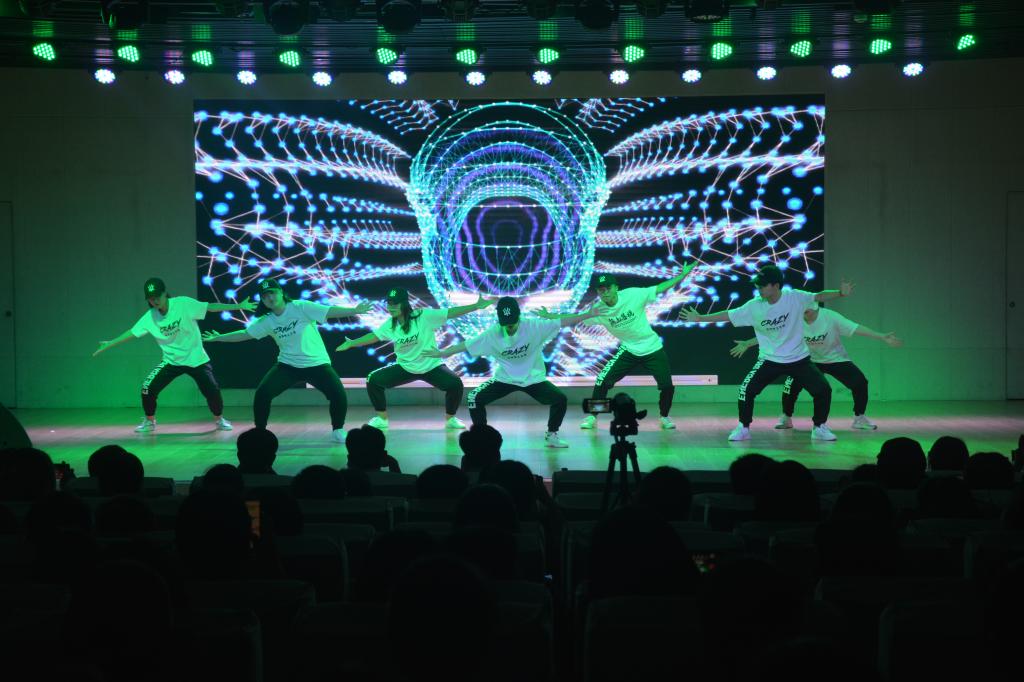 免费成人影片
成功举办2019届优秀毕业生颁奖典礼暨欢送毕业生晚会