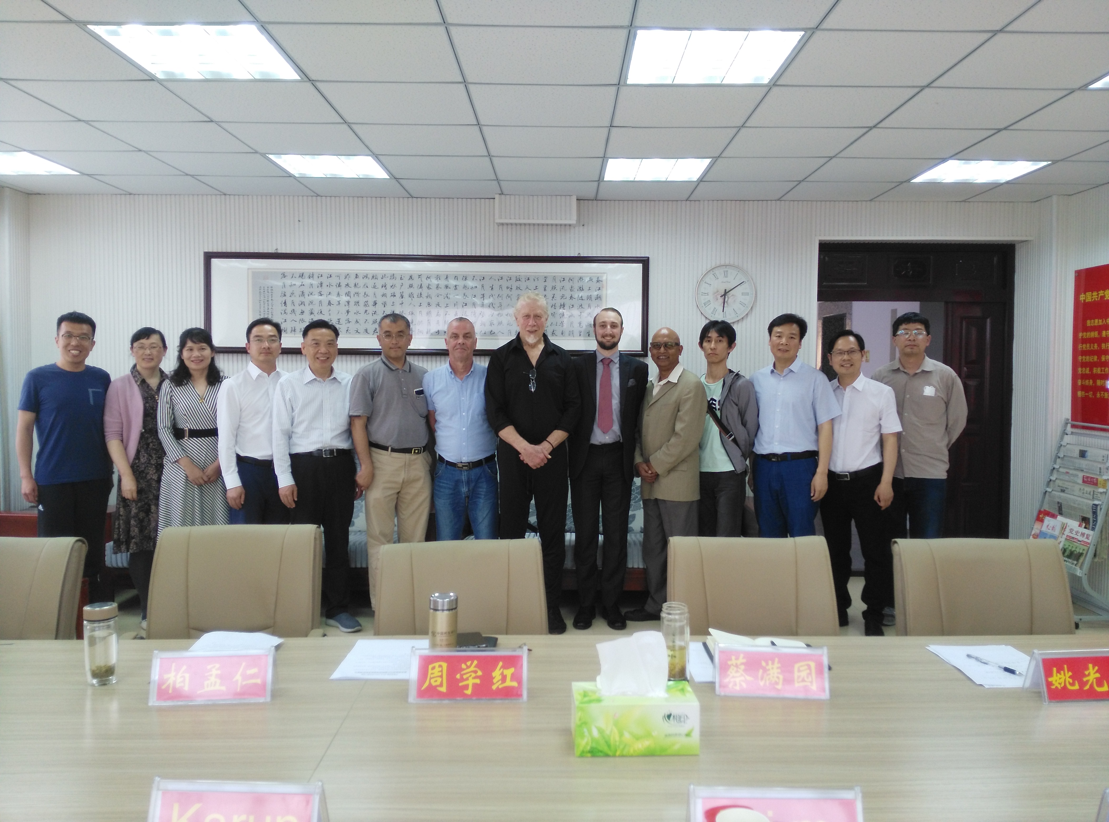 免费成人影片
召开外籍教师座谈会