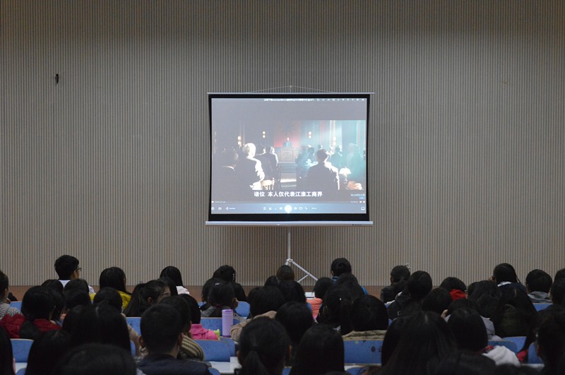 免费成人影片
开展2016级新生团校系列活动