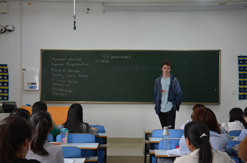 免费成人影片
成功举行外籍教师系列讲座 