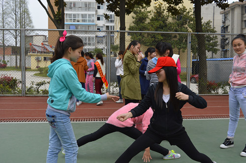 免费成人影片
走进特殊教育学校开展“爱心助残”活动