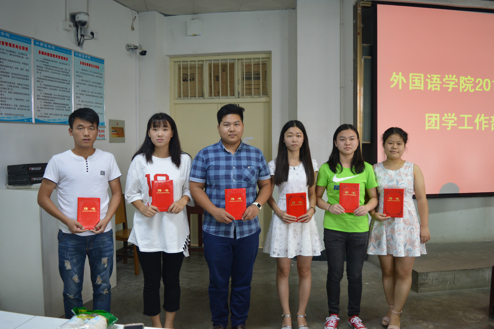 免费成人影片
召开2016-2017学年新一届学生会干部 聘任暨新学期团学工作安排大会