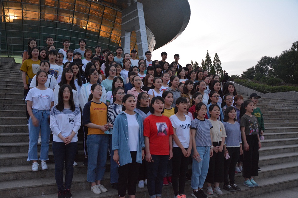 免费成人影片
顺利开展“运动健跑我先行，红歌唱响新时代”活动