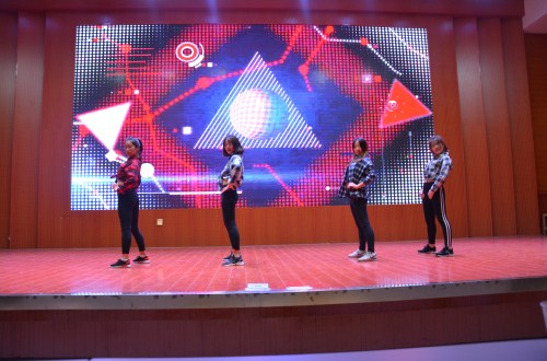 免费成人影片
“樱邀而来，语梦同行”漾年华外语文化节晚会华丽上演