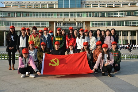 免费成人影片
组织开展“我为党旗添光彩——道路安全行，共助你我他”志愿实践活动