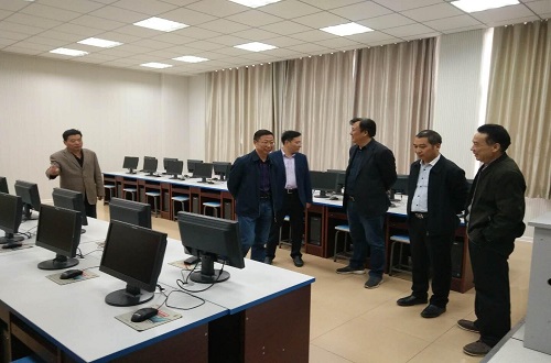 校领导检查指导免费成人影片
实验室迎评工作