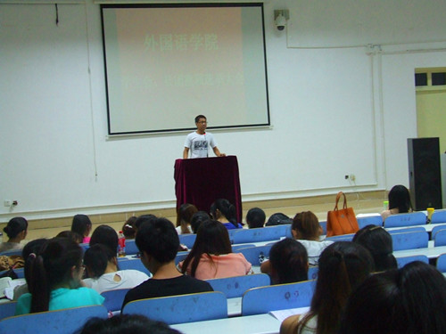 免费成人影片
召开团总支学生会换届竞选大会