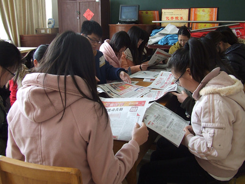 免费成人影片
多途径组织学生关注学习“两会”精神