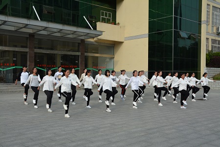 免费成人影片
成功举办2017级新生广播体操比赛