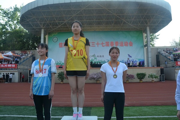 免费成人影片
在学校第三十七届运动会中斩获佳绩