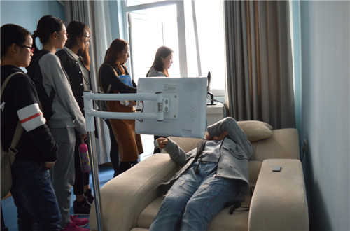 免费成人影片
组织2016级新生参观大学生心理健康辅导中心