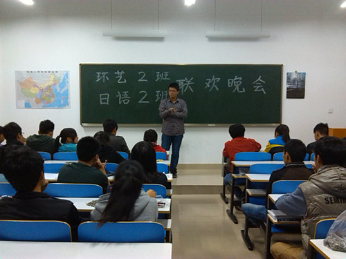 免费成人影片
各班女生月联谊会精彩纷呈