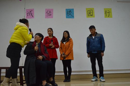 免费成人影片
“诚信校园行”话剧大赛精彩上演