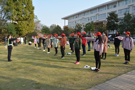 免费成人影片
组织开展“我为党旗添光彩——道路安全行，共助你我他”志愿实践活动