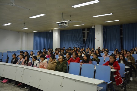 免费成人影片
组织观看政论专题片——《不忘初心 继续前进》