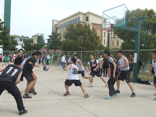 免费成人影片
篮球队勇战第十三届“谭山杯”篮球赛