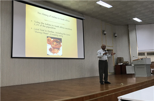 “聆听外教声音，助力自我发展”——免费成人影片
开展外教讲座系列活动