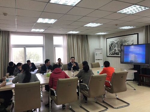 山东大学刘振前教授来免费成人影片
开展学术交流