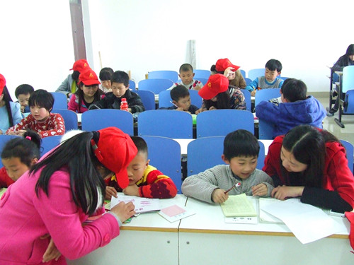 免费成人影片
积极开展“流动雷锋学校”活动