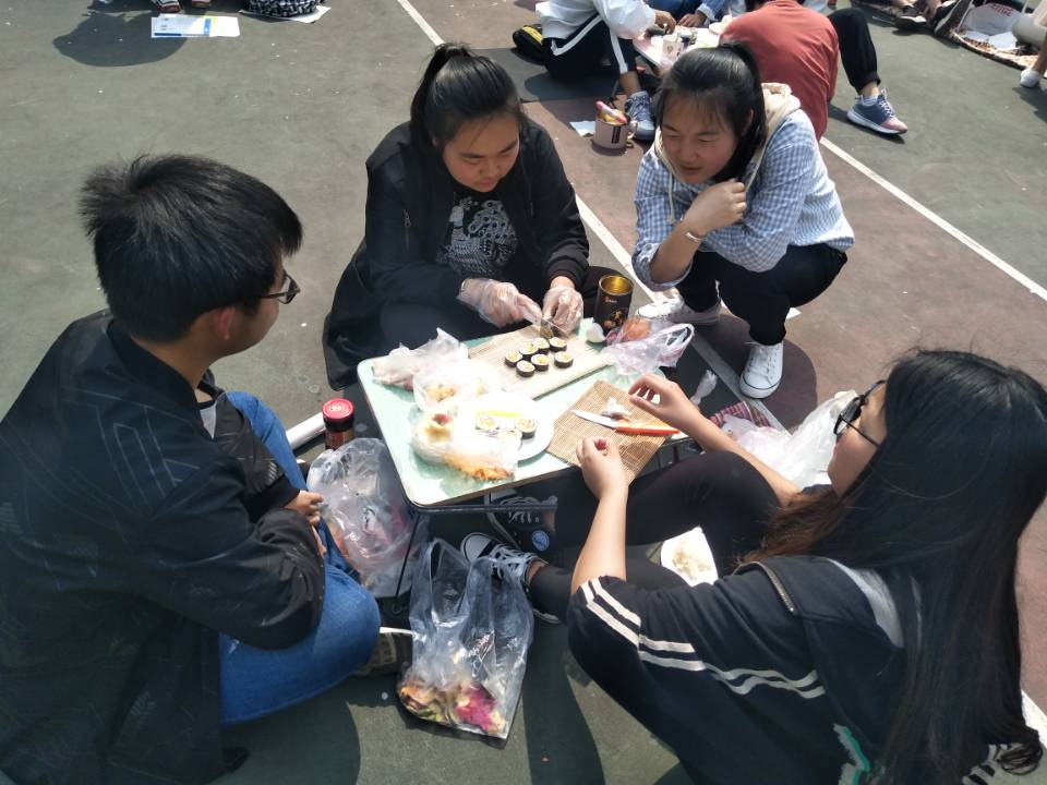 免费成人影片
成功举办第五届寿司制作大赛