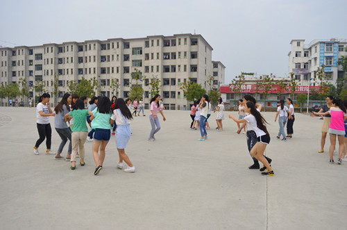 免费成人影片
心理健康拓展活动火热开展