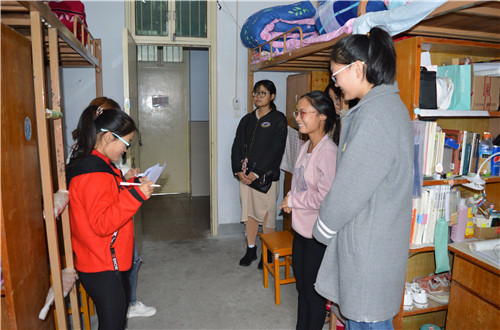 免费成人影片
开展第十届“绿色家园”大学生寝室文化节活动