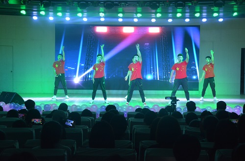 免费成人影片
举办第四届“秀出宿舍，Show出你我”宿舍风采大赛决赛